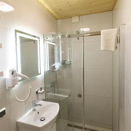 ファームステイ Chmiel スロモフツェ・ビジネ